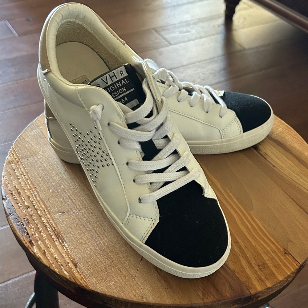 Vintage Havana Black and White Star Accent Sneakers